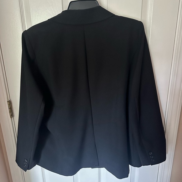 Lane Bryant Classic Chic Modern Business Minimalist Structured Black Blazer - Picture 2 of 3
